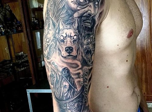 Hades el Dios del inframundo junto a Cerbero su perro guardián de tres cabezas y Caronte el barq (1)