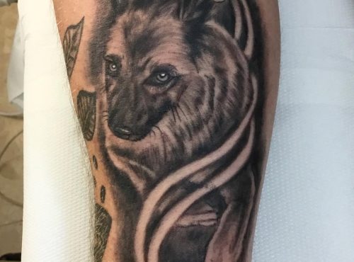 Retrato canino realista @fran_cafeponteotro 🙏❤️🦮#tattoocustom #realismtattoo #dogtattoo #retra